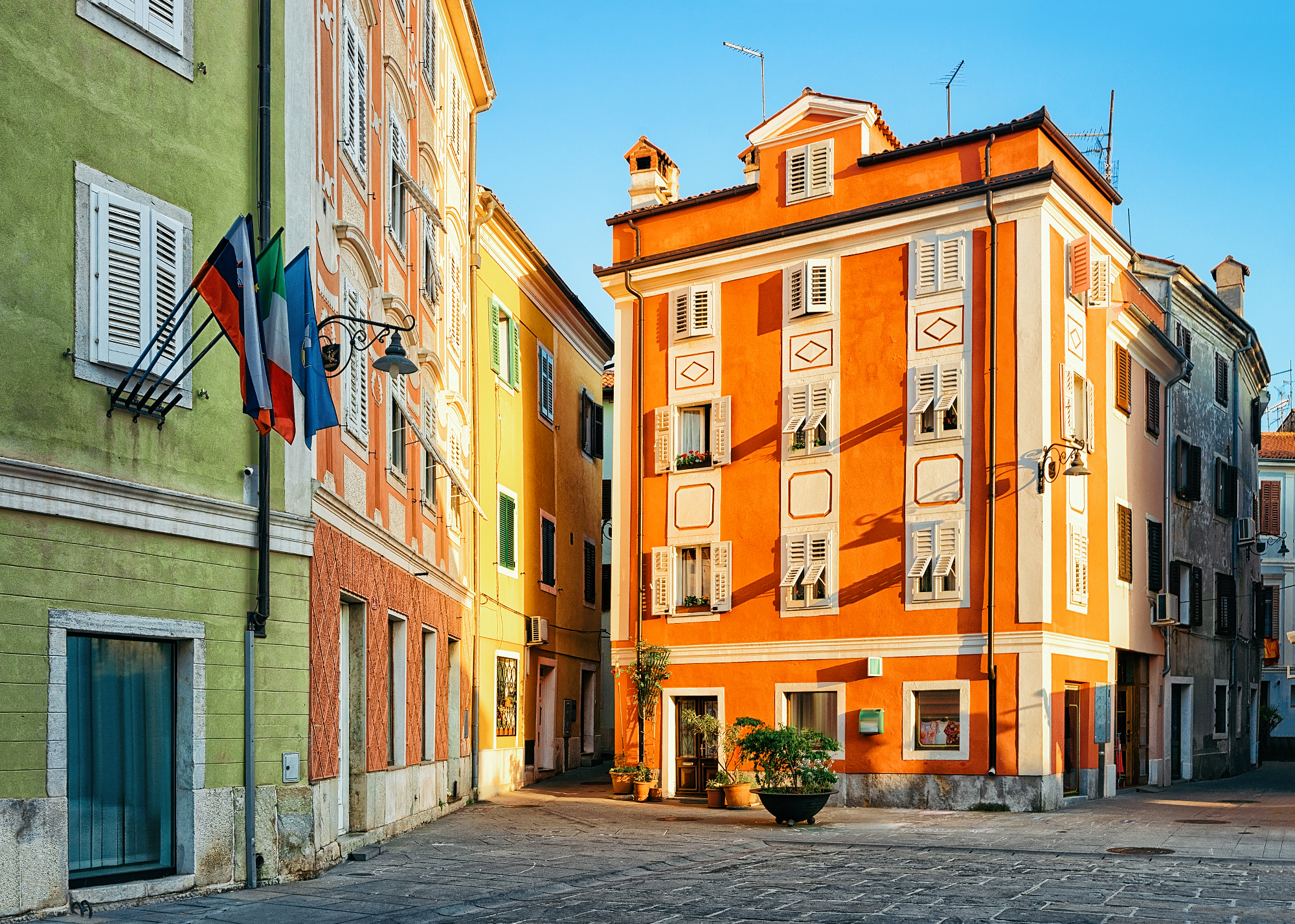 Od daleč Izola nikakor ni videti majhna